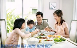 Bữa Ăn Gia Đình: Nấu Món Truyền Thống Với Thiết Bị Hiện Đại